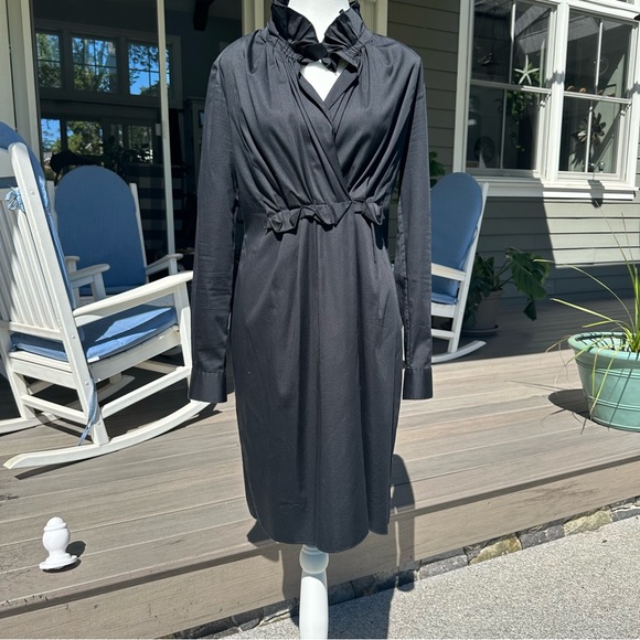 Elie Tahari Dresses & Skirts - Vintage Elie Tahari black dress with unique ruffle collar